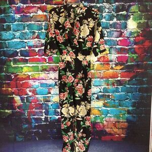 Tea & Cup Floral Print Cropped Jumpsuit Romper Size Medium